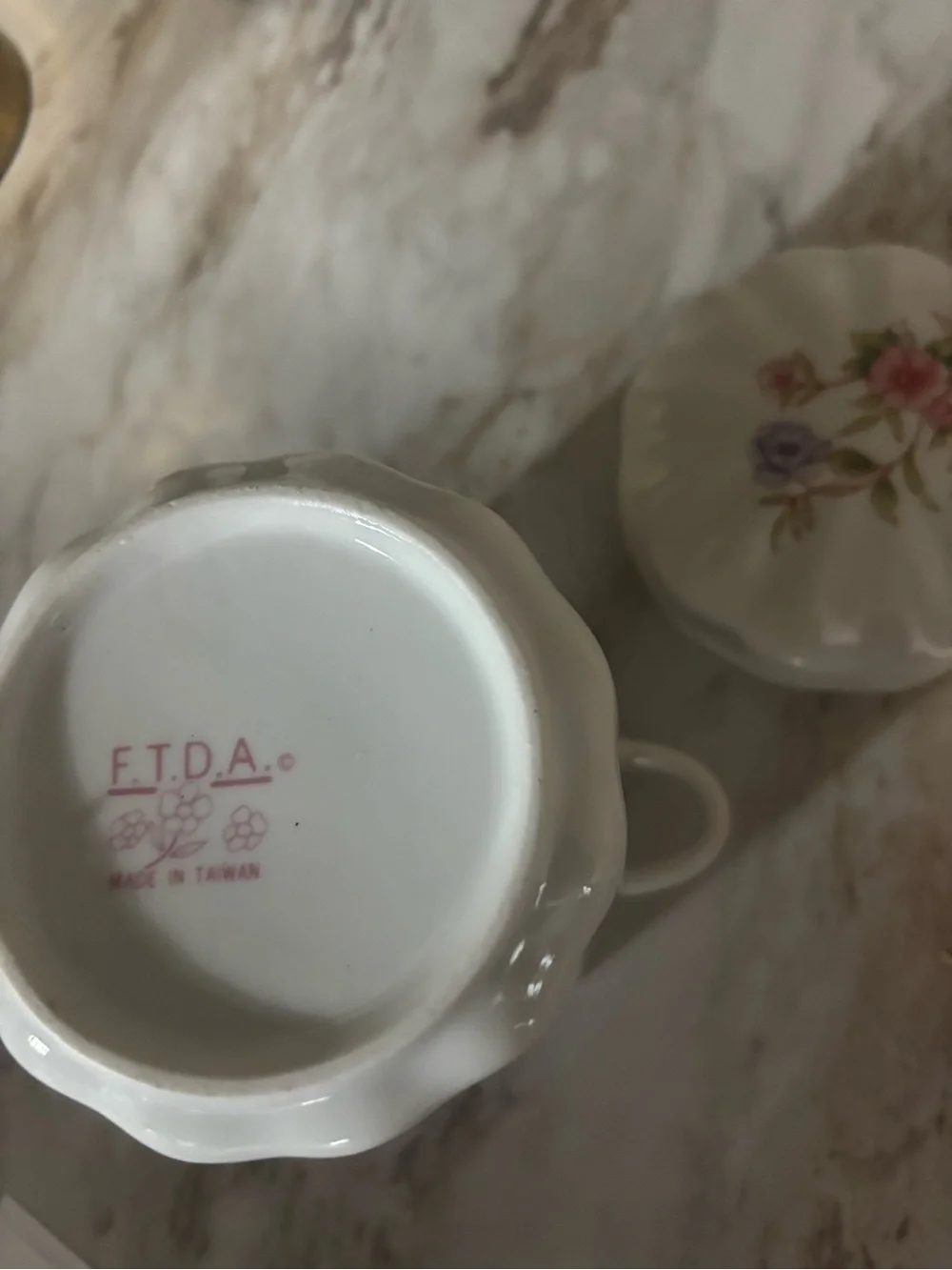 FTDA Vintage Floral Covered Porcelain canister ‎ with Lid